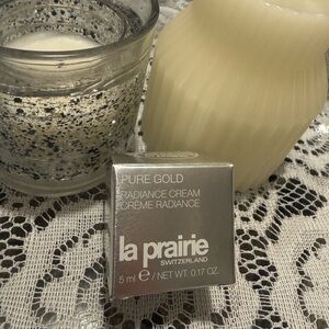 La Prairie Gold Radiance Skincare day
Cream (Not full size)